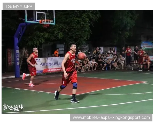 河南队快速反击势头强劲,仅用三秒渗透前场 河南队快速反击势头强劲,仅用三秒渗透前场